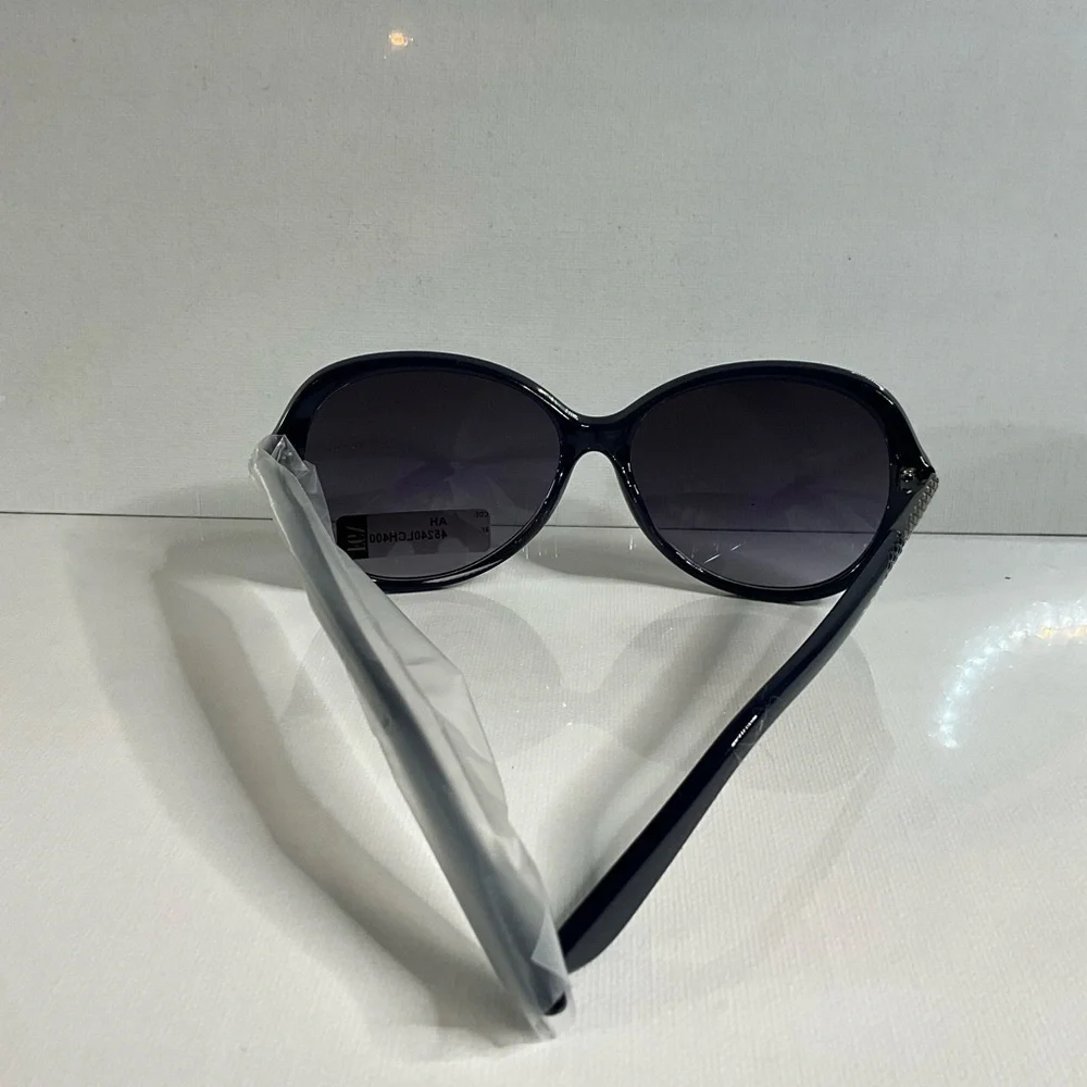 Elegant Black Oversized Sunglasses